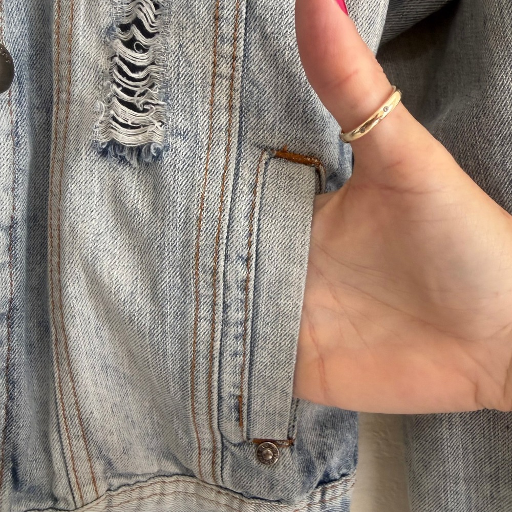 RARE-All About Eve Distressed Denim Jacket Hooded Light Wash Women's Size Medium - Picture 8 of 13